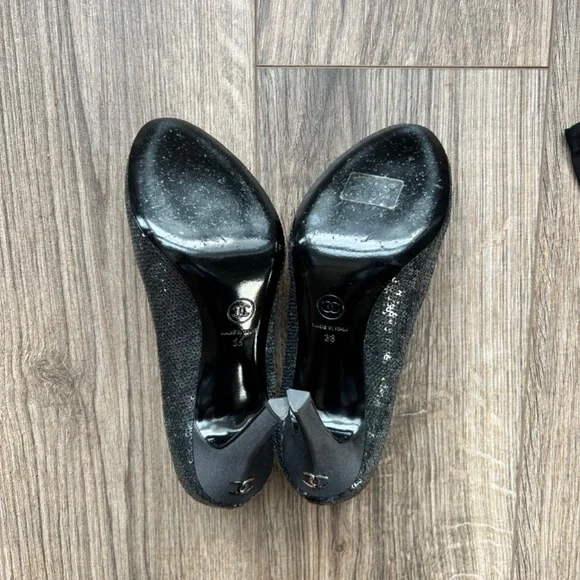 Chanel Black Sequin Sparkle CC Pumps | 38 - Picture 11 of 16